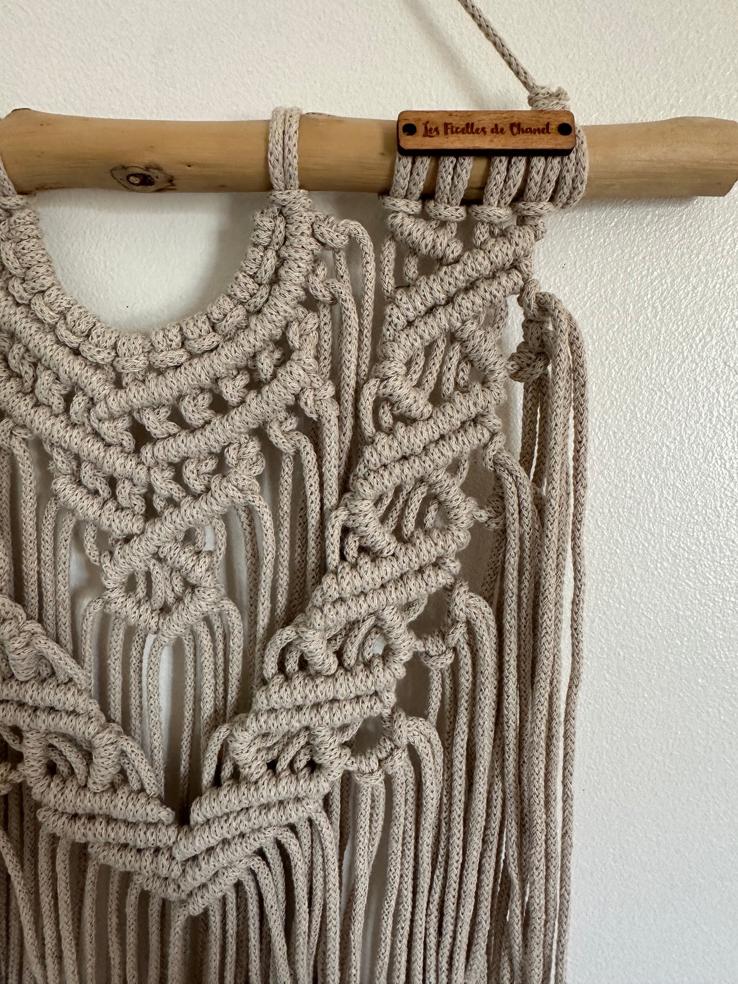 **Tenture Murale en Macramé "Harmonie Naturelle"** Les ficelles de Chanel